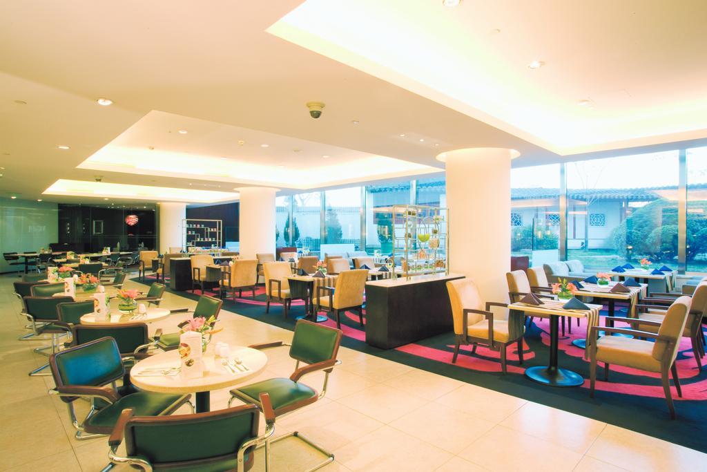 Khách sạn hẻo lánh Landmark Towers 4*