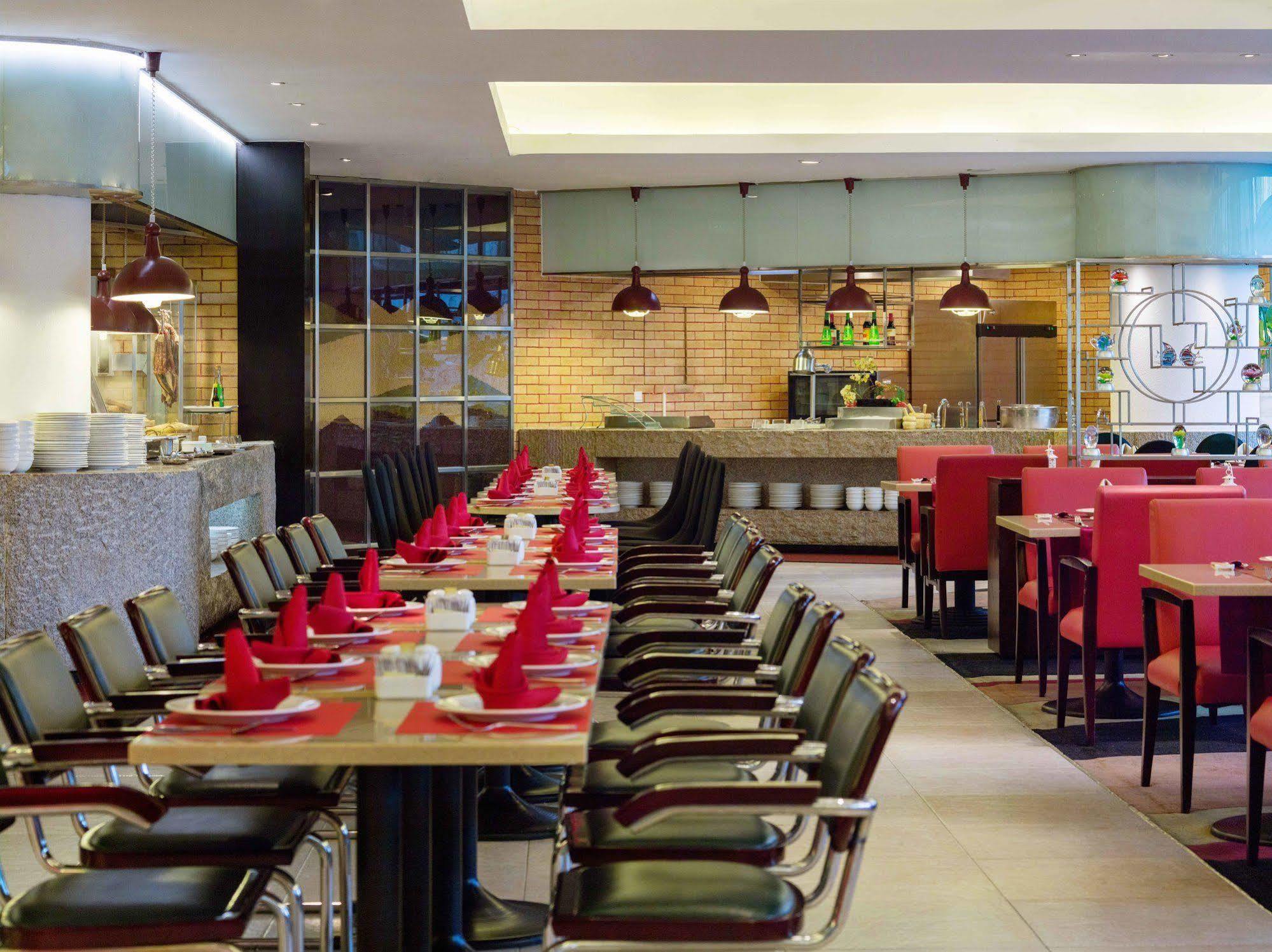Landmark Towers 4*
