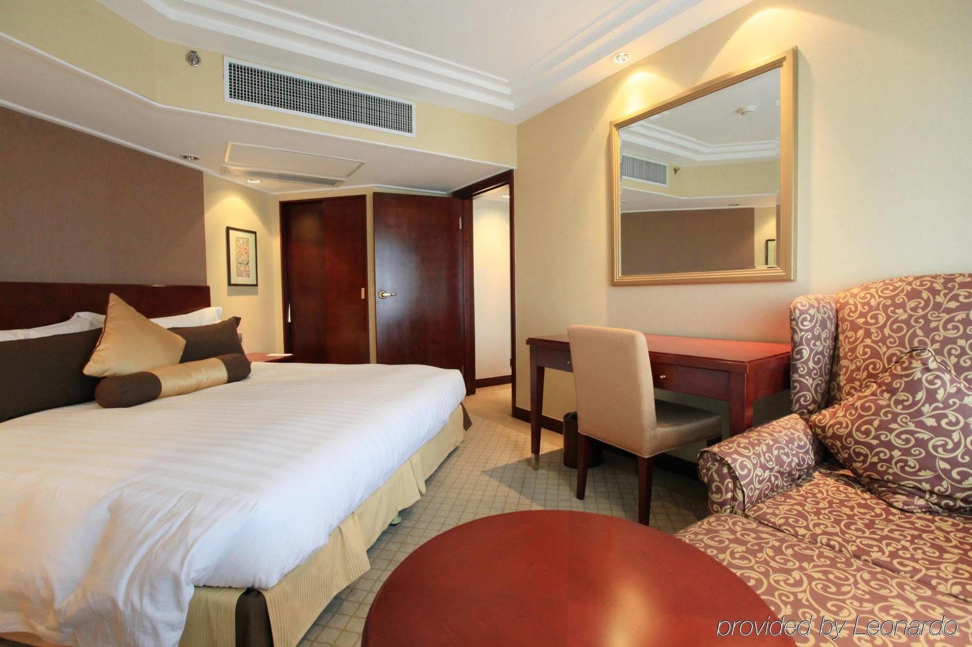 Landmark Towers 4*