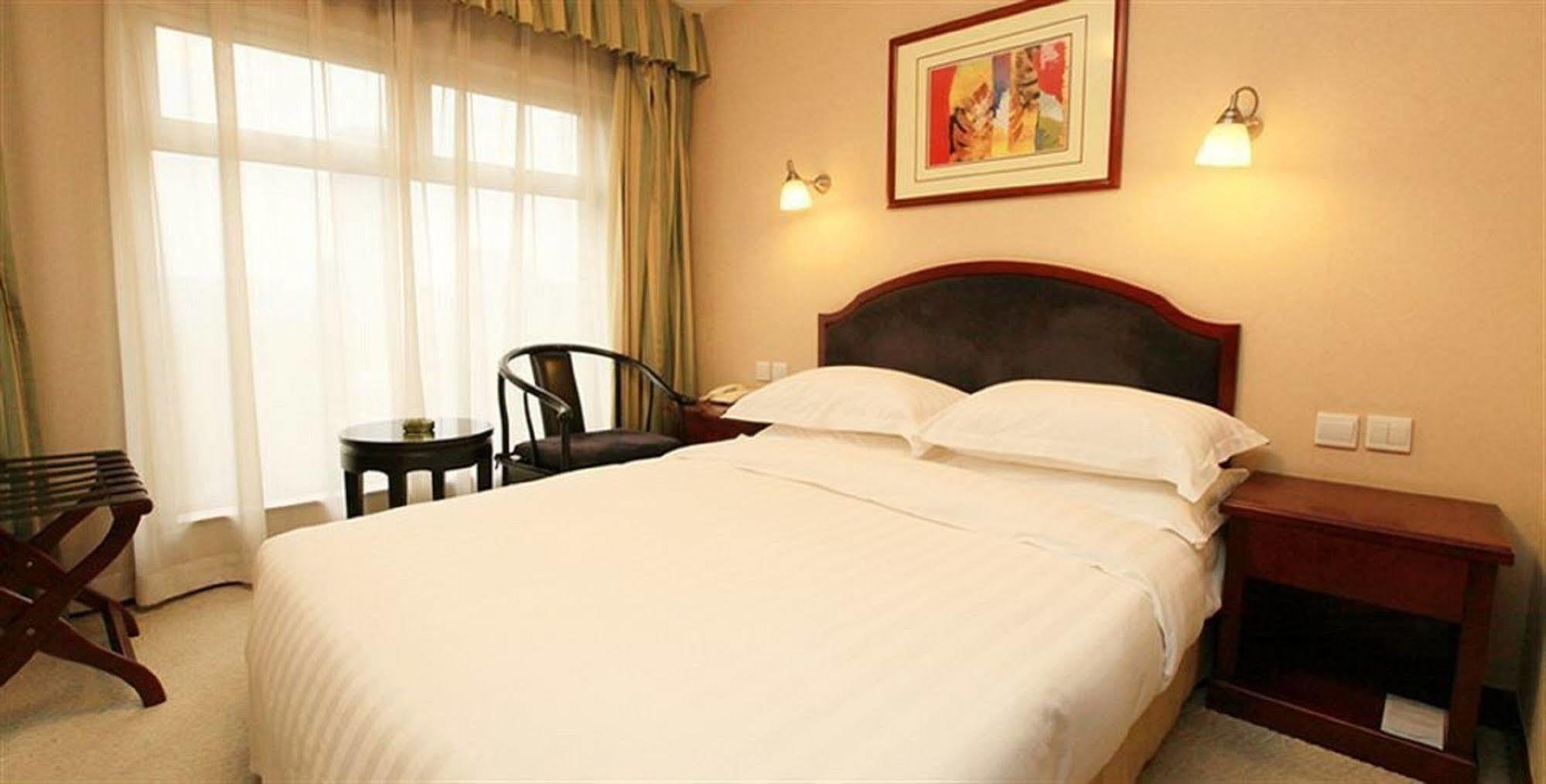 Landmark Towers Khách sạn hẻo lánh