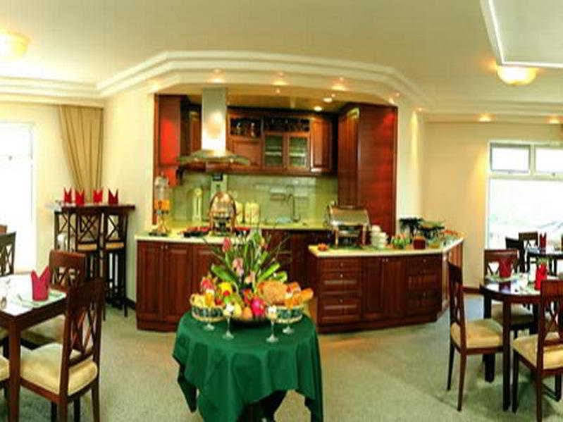 Landmark Towers 4*